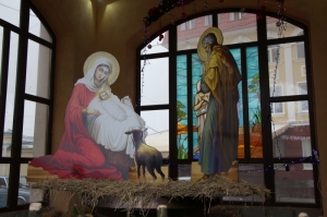 7 січня 2016 р. Різдвяний вертеп біля кафедрального собору Святої Трійці. Світлина інформаційної служби єпархії