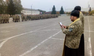 8 жовтня 2016 р. Військові капелни благословляють бійців. Світлини з архіву протоієрея Ігора Бігуна.