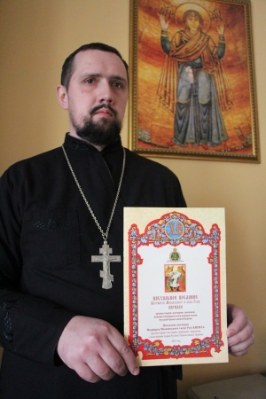 Священик Роман Медвєдєв із посланням Патріарха Кирила